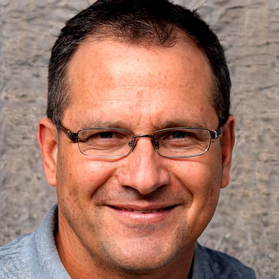 Marcus Chen, Senior Network Architect and Course Instructor